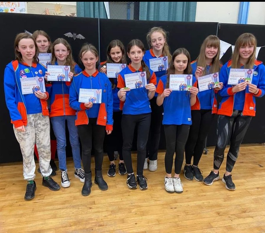 GGDun_Shire's tweet photo. 1st Milngavie Guides have been working hard to achieve their bronze awards. Well done, girls! 👏 They've now set their sights on silver. 

#girlguiding #bronzeaward #badgework #success https://t.co/GoHm0f3RcI