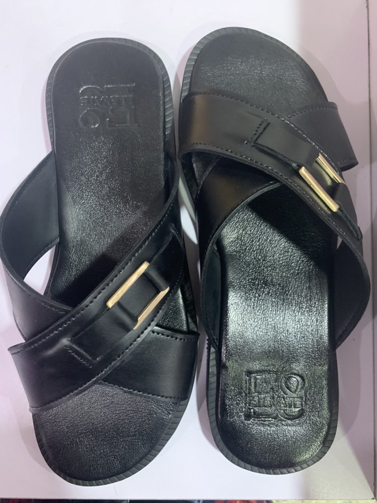 e8shoes's tweet photo. You always need to have an elegant pair of Slippers 

Clearing out ‼️
Men’s (Pam) Slippers 

Size 45/46

N14,000

📍Lagos
Available Immediately https://t.co/aJOIrllN8u