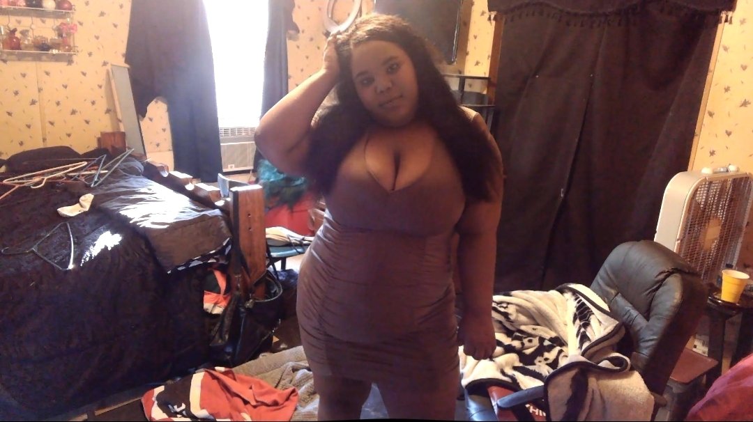 MemeRedGoddess's tweet photo. Look of the evening . https://t.co/IypCYZuerw