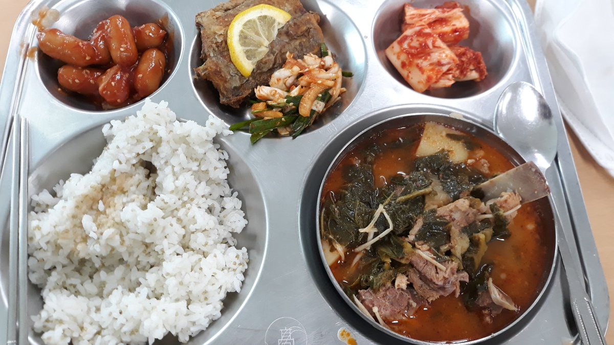 SOPHO1602's tweet photo. 맛있는 급식 https://t.co/8SPDRQ1ify