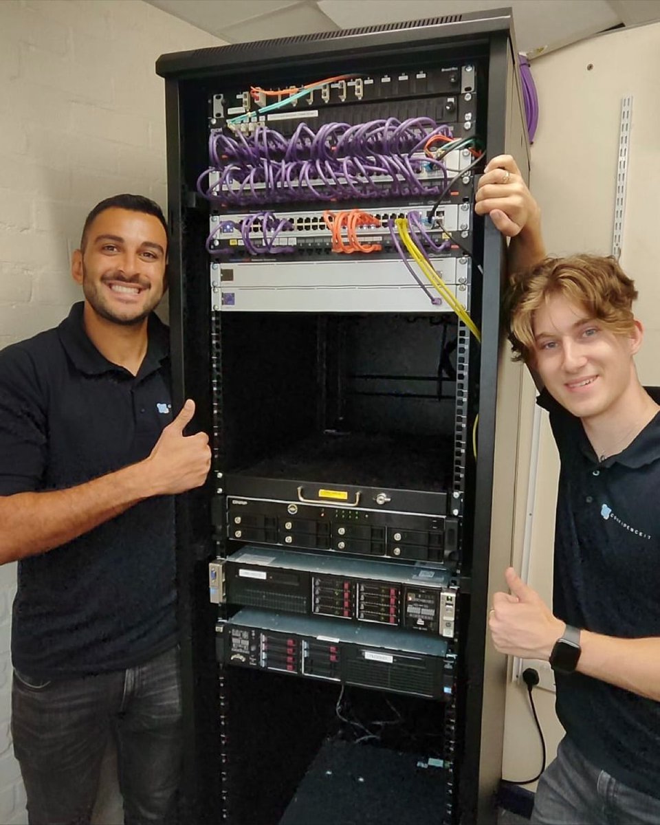 confidence_it's tweet photo. Who doesn't love a tidy rack?👍🏻
We save you turning this chaotic jumble into a neat and organised space, where everything is easy to find and manage 👍🏻
Who thinks they did a great job? 😂⬇️
#serverrack #itservices #miltonkeynes #miltonkeynesbusiness #itserver https://t.co/xz6FkawIeO