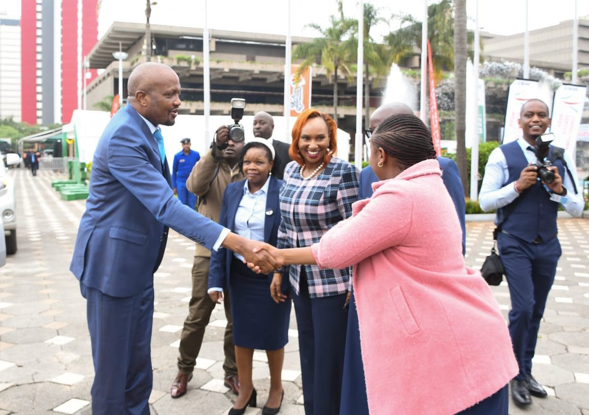 HonMoses_Kuria's tweet photo. Arrived at KICC  to  preside over the Huduma Ombudsman Awards. The Awards recognise outstanding performance for individuals and institutions in public service. https://t.co/ciCP55NJbP