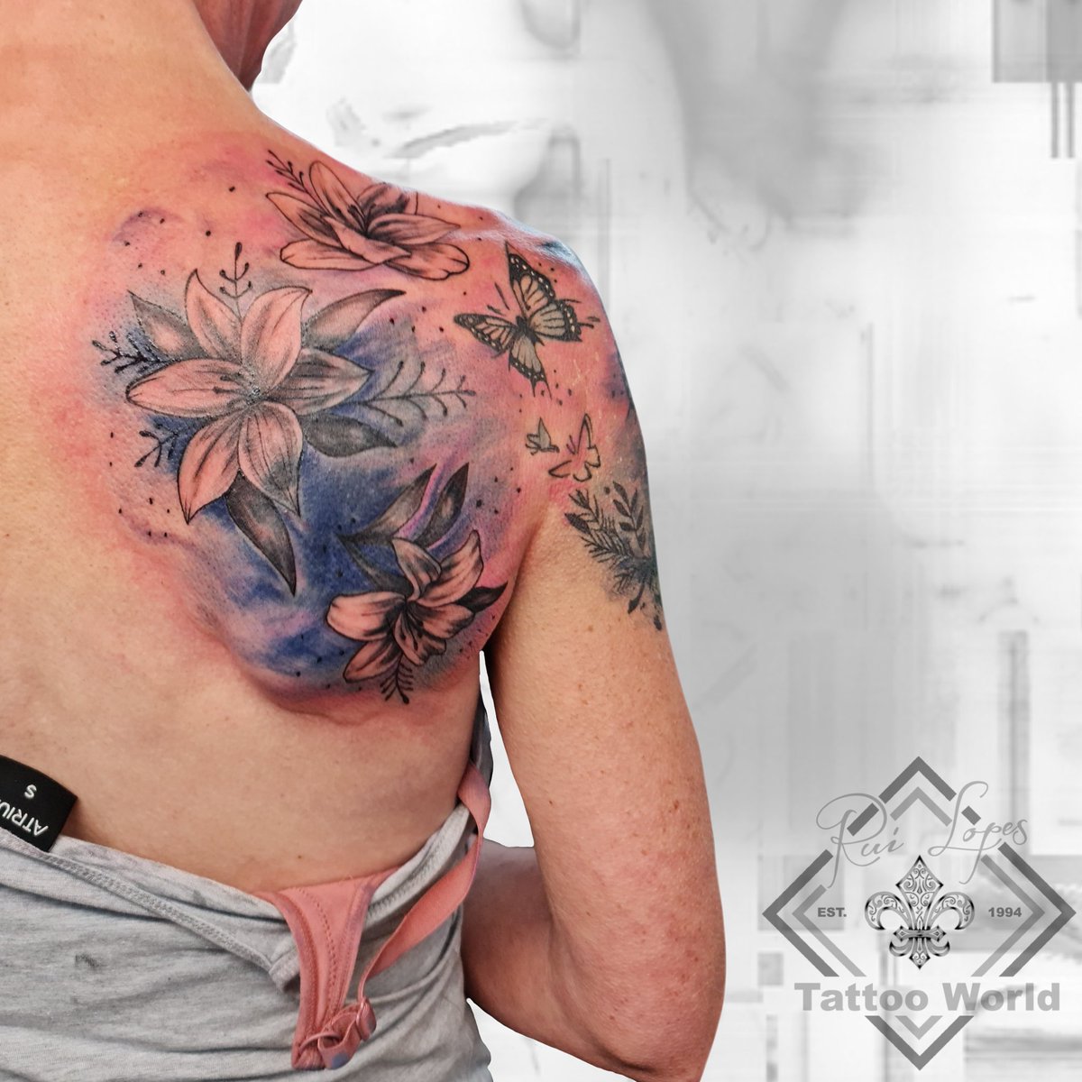 tw_studio's tweet photo. #tattooworldch #ruilopes #art #kust #nidwalden #stans #madewithlove #flowers #colors #farben https://t.co/RJGEed3AaA