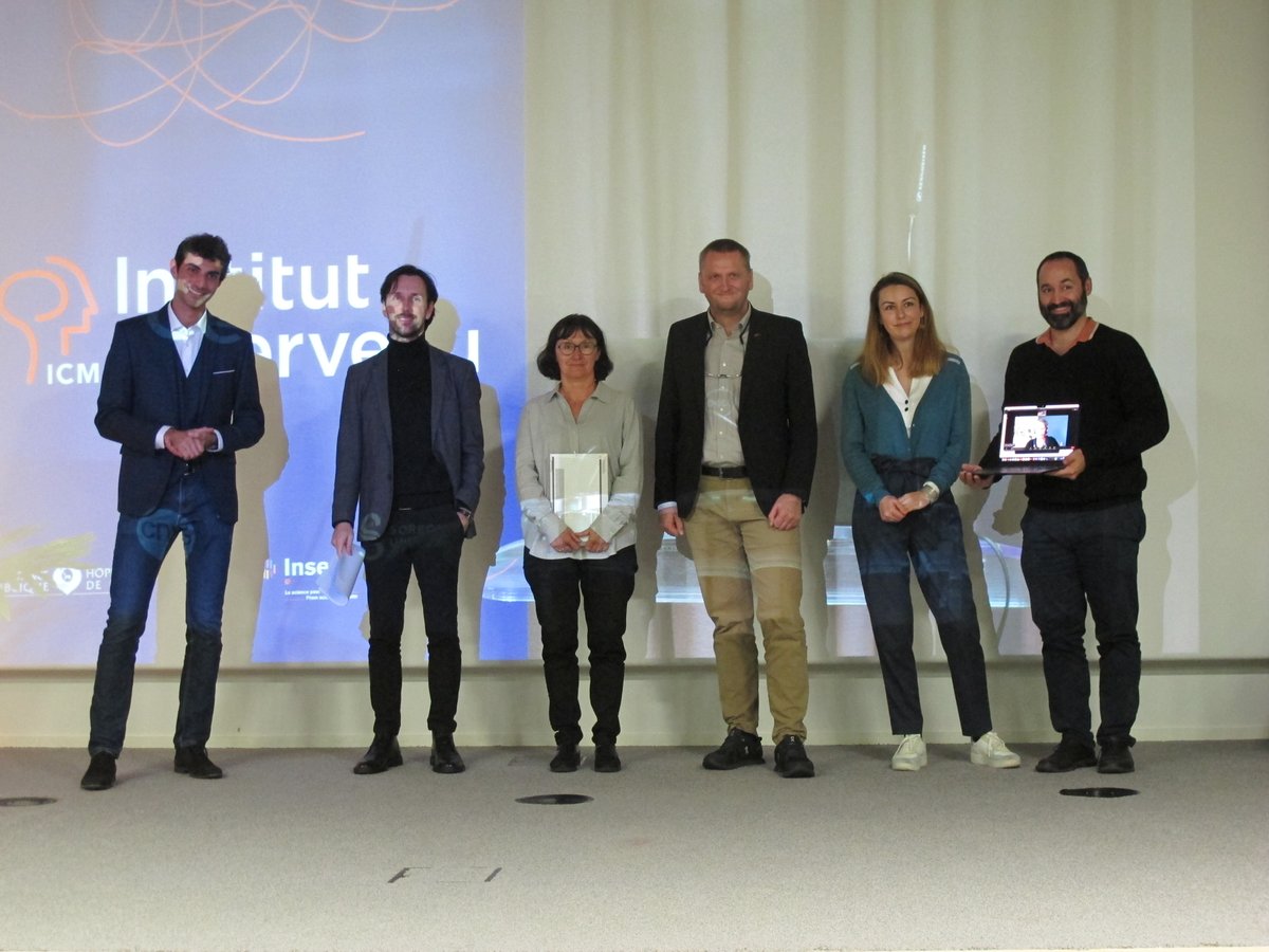 Venot Tristan (@tristanvenot) on Twitter photo 🎓Finally got it !🎓
Thanks to all the members of my jury, Pr.Achard, Pr. Babel @BabelMarie, Pr.Müller-Putz <a href="/muellerputz/">Gernot Mueller-Putz</a>, PhD.Pillette <a href="/lea_pillette/">Léa Pillette</a>, Phd. Saint-Bauzel <a href="/LudoSaintBauzel/">PhD Ludovic Saint-Bauzel</a> and PhD. De Vico Fallani <a href="/F_DeVicoFallani/">Fabrizio, de Vico Fallani</a>!
You allow me to do what I deeply enjoy, science. 🎓Finally got it !🎓
Thanks to all the members of my jury, Pr.Achard, Pr. Babel @BabelMarie, Pr.Müller-Putz <a href="/muellerputz/">Gernot Mueller-Putz</a>, PhD.Pillette <a href="/lea_pillette/">Léa Pillette</a>, Phd. Saint-Bauzel <a href="/LudoSaintBauzel/">PhD Ludovic Saint-Bauzel</a> and PhD. De Vico Fallani <a href="/F_DeVicoFallani/">Fabrizio, de Vico Fallani</a>!
You allow me to do what I deeply enjoy, science.