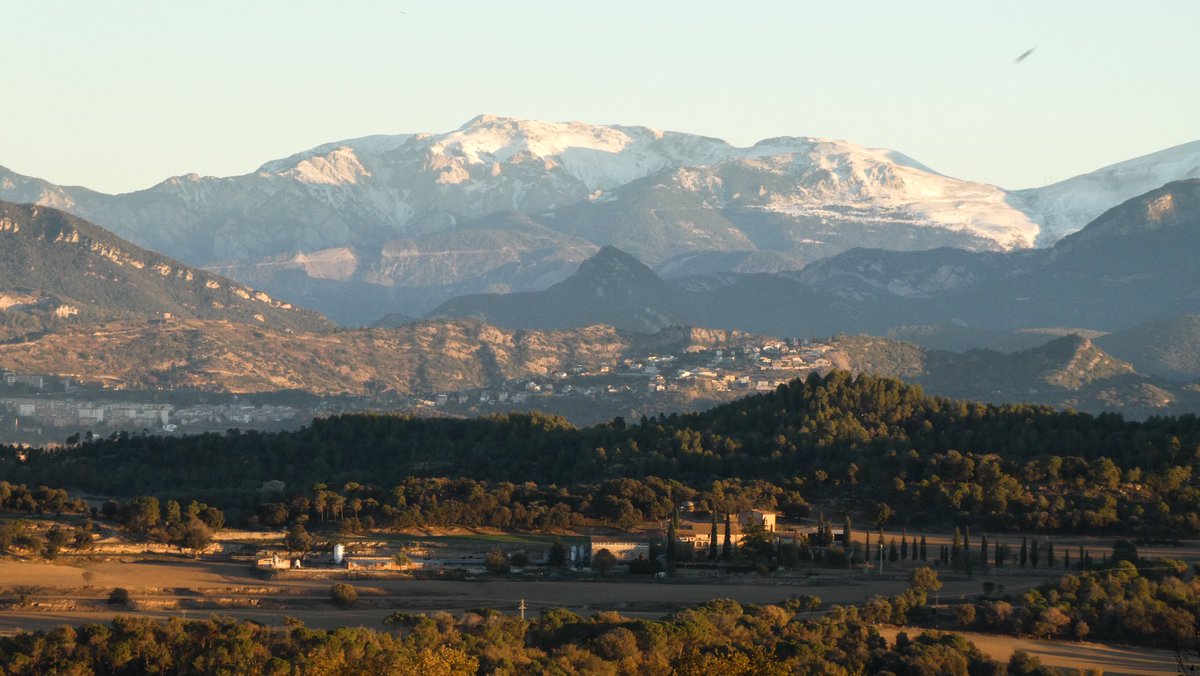 jmpicasprat's tweet photo. Neu aquest matí a #latosa i el #puigmal des de #casserres #berguedà #eltempstv3 @tomasmolina @alcantara_alb @meteocat @vakapiupiu @eloicordomi @enricagud @alfredrpico @soniapapell @jjanue @nestor_meteo @gemmapuigf @sergiloras https://t.co/prE4lEIYov