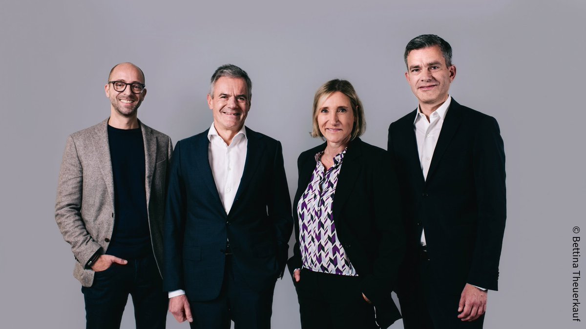 Die ZEIT Verlagsgruppe erweitert ihre Führungsebene: Iris Ostermaier, Christian Röpke und Nils von der Kall sind ab 1.1. in der Geschäftsführung. Rainer Esser wird CEO und Vorsitzender der Geschäftsführung. Die Geschäftsleitung wird ebenfalls erweitert.zeit-verlagsgruppe.de/pressemitteilu…