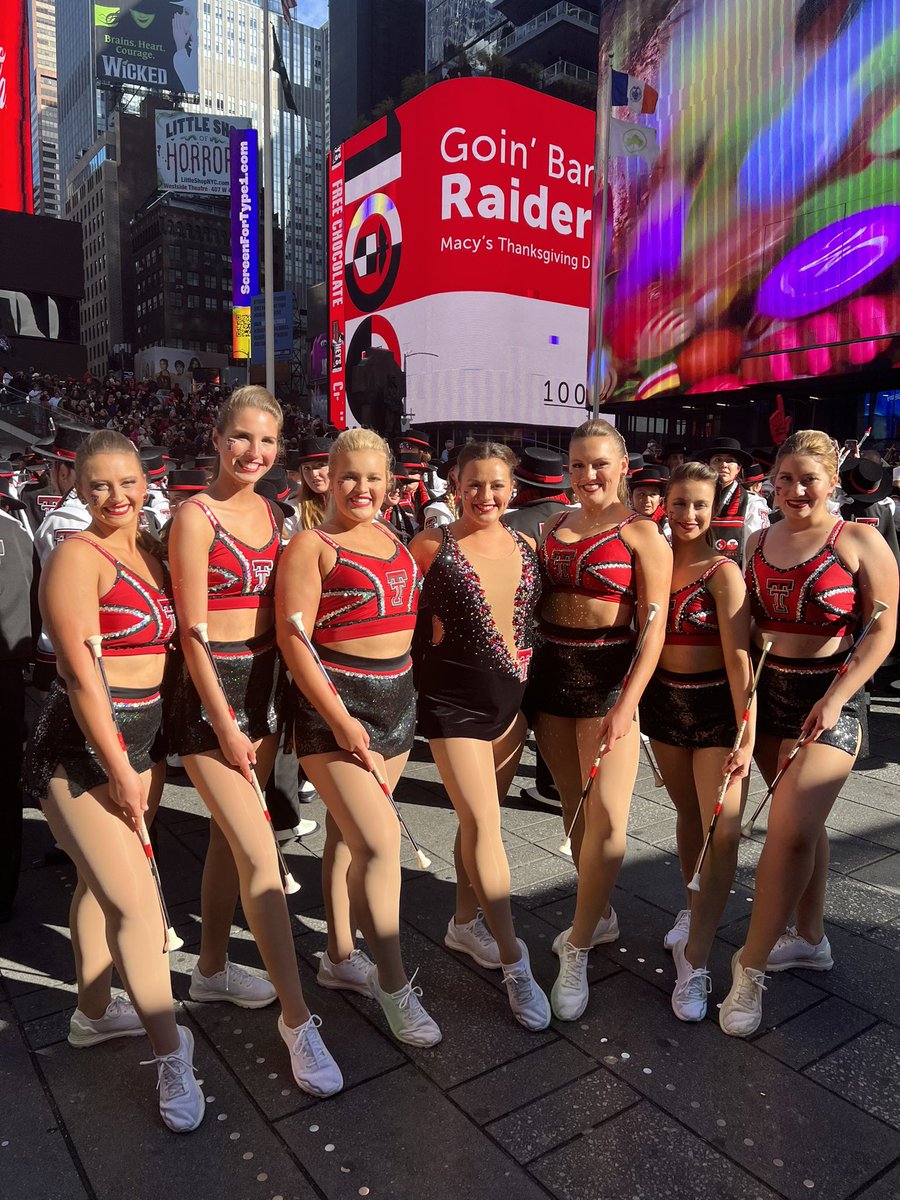 btolley's tweet photo. Texas Tech Twirlers @TTUtwirlers are taking the big stage today at Macys Thanksgiving Parade❤️🤦‍♀️ https://t.co/h7sXuWR7Mj