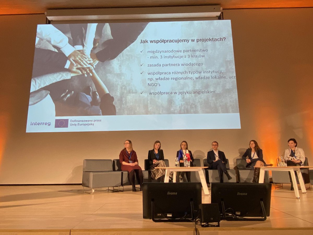 smartcircuit_ce's tweet photo. "Breaking boundaries for greener tomorrows! 🌿✨ Delighted to showcase SMART CIRCUIT's strides in #greenenergy and #circulareconomy at the @MFIPR_GOV_PL event in Katowice. @InterregCE #cooperationiscentral https://t.co/r8O9JdEr2X