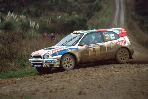 historacing's tweet photo. La plasticidad de los #rallyes de  Antaño...   nunca habia sentido algo igual como ese día de Noviembre de 1998. Vi morir un titulo, vi nacer una Leyenda. https://t.co/mTOfNwflsq