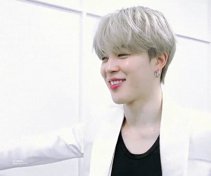 parkjimin6085's tweet photo. I love you all OK ❤💞💝💝💞🌹 https://t.co/YWWtXsfYdR