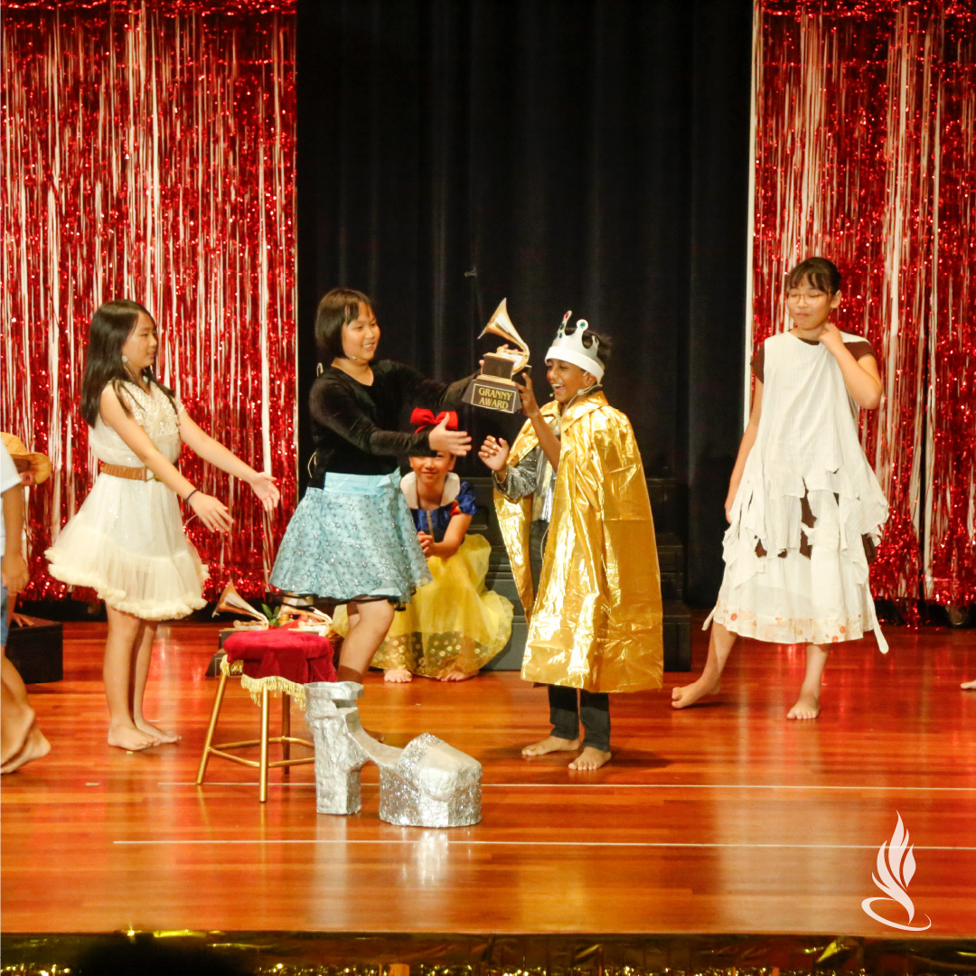 IGBintschool's tweet photo. 🎶🌟 The #IGBIS theatre stage was set aglow as “The Granny Awards” musical by our #ElementaryStudents unfolded.

Our Grade 3 to 5 students showcased their auditioned talent alongside the harmonious Grade 9 band and filled the theatre with enchanting melodies. 🎭🎉 https://t.co/g3a1C4OmyG