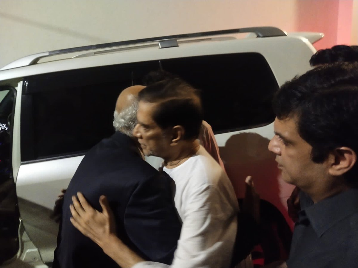 NaumanIShaikh's tweet photo. سابق وفاقی وزیر سید خورشید احمد شاہ  صاحب نے سینیٹر اسلام الدین شیخ صاحب  کے بھتیجے صدر الدین شیخ کے رضاے الٰہی سے انتقال ہونے پر اظہار افسوس کیا اور مرحوم کے ایصال ثواب کے لیے دعائے فاتحہ خوانی کی https://t.co/mj7Hv0Ww6D