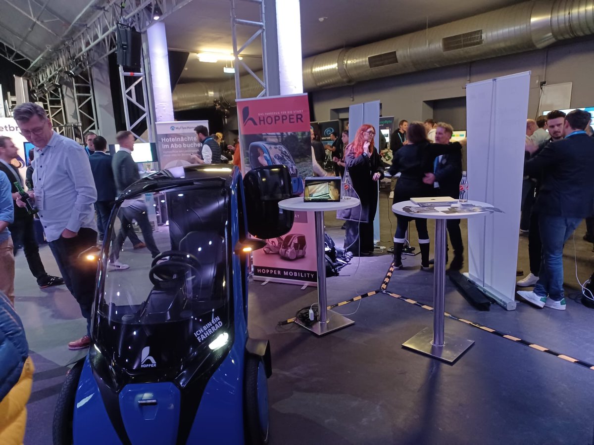 CZinMunich's tweet photo. Tschechische Teilnahme an der #StartupDemoNight in München @BayStartUp und tolle Präsentation von @BornDigital_AI ! Tschechische KI-Innovationen haben Bayern viel zu bieten! https://t.co/sfJl1CThwX