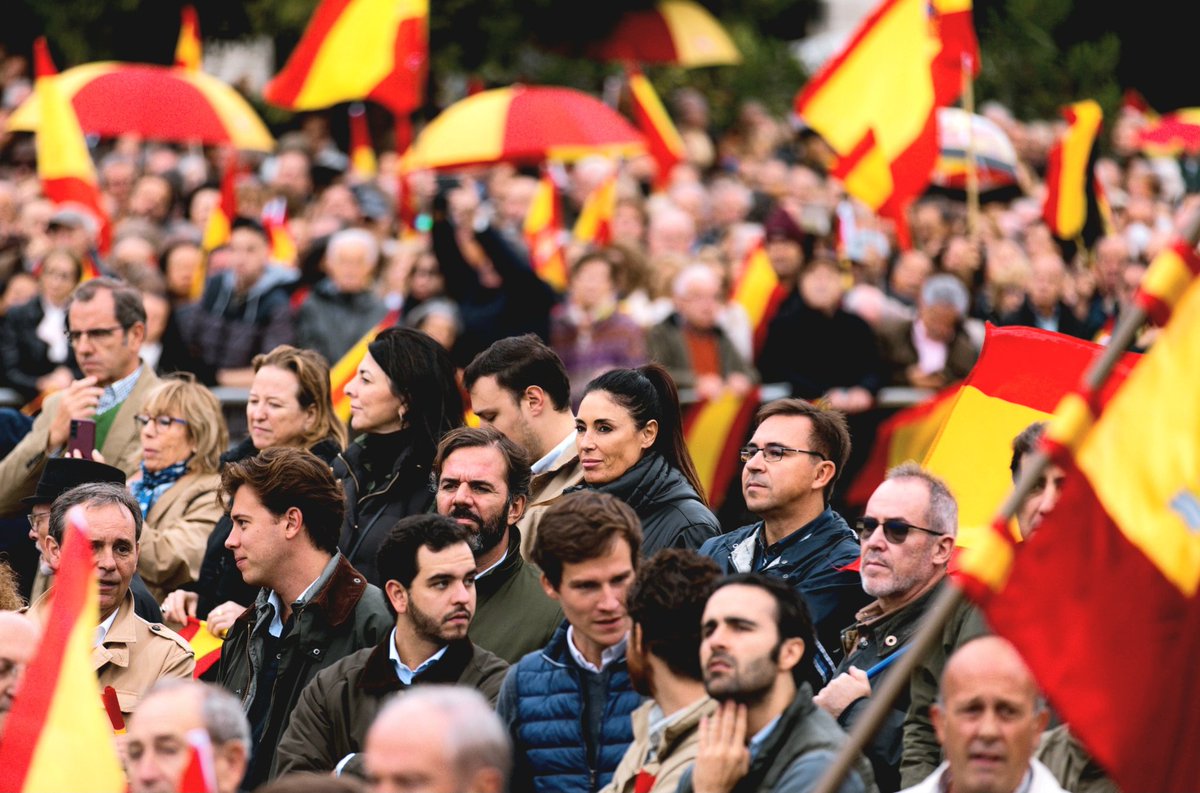 RABAGOISABEL's tweet photo. Han comprado la investidura por 7 votos.

Decir esto, manifestarte pacíficamente por ello, suponían insultos constantes:"fascistas, franquistas, nazis".

Anoche lo admitió un Ministro.
Fin del relato de Sanchez y sus voceros. Sinvergüenzas

Estamos en el lado correcto del muro.🇪🇸 https://t.co/1XaclwiqVM