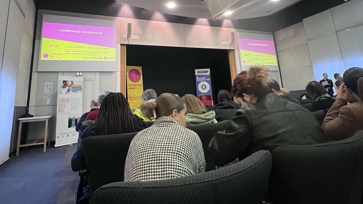 hillairepatrice's tweet photo. En place pour la #connectedweek de la @CCI49 #angers https://t.co/cGYUw4YnkL