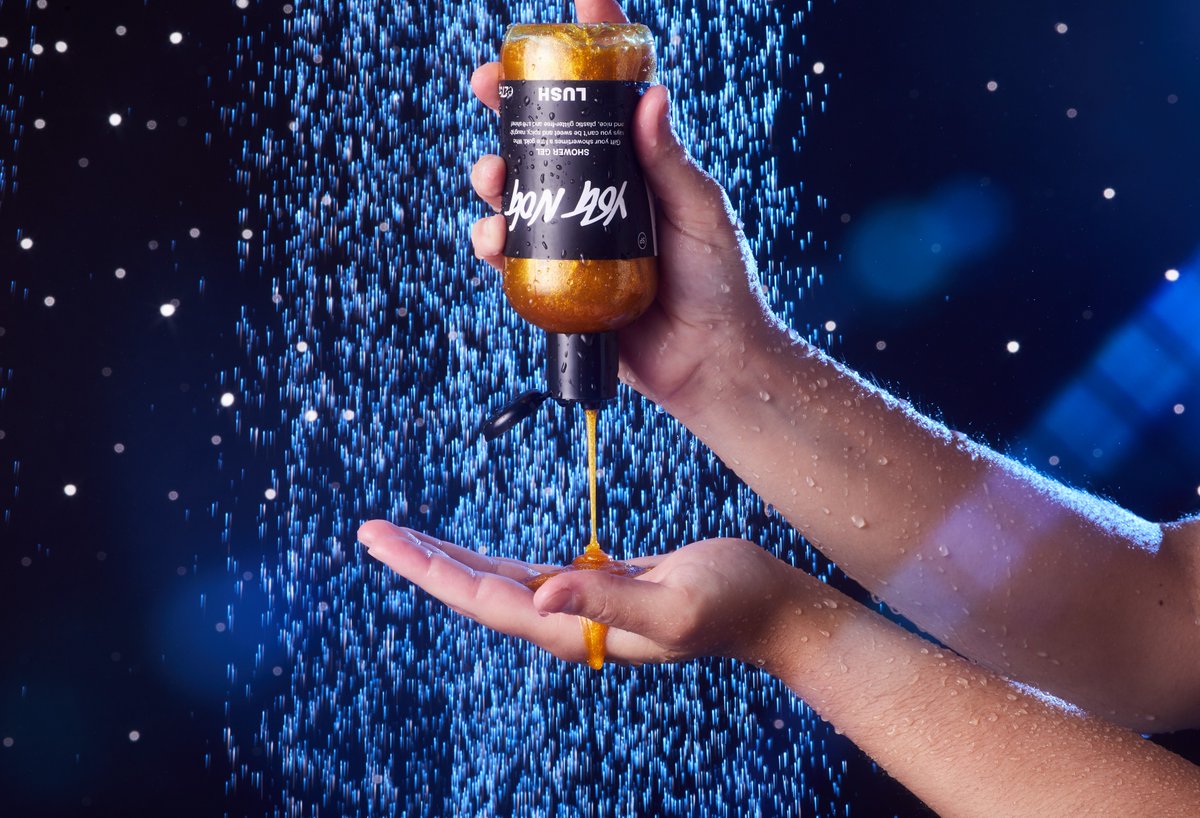 Connaissez-vous notre Gel douche Yog Nog ?
Ce gel douche épais et pailleté, au parfum irrésistible de caramel et de sirop d'érable, risque de vous donner envie de vous croquer :  lush.com/fr/fr/p/yog-no…