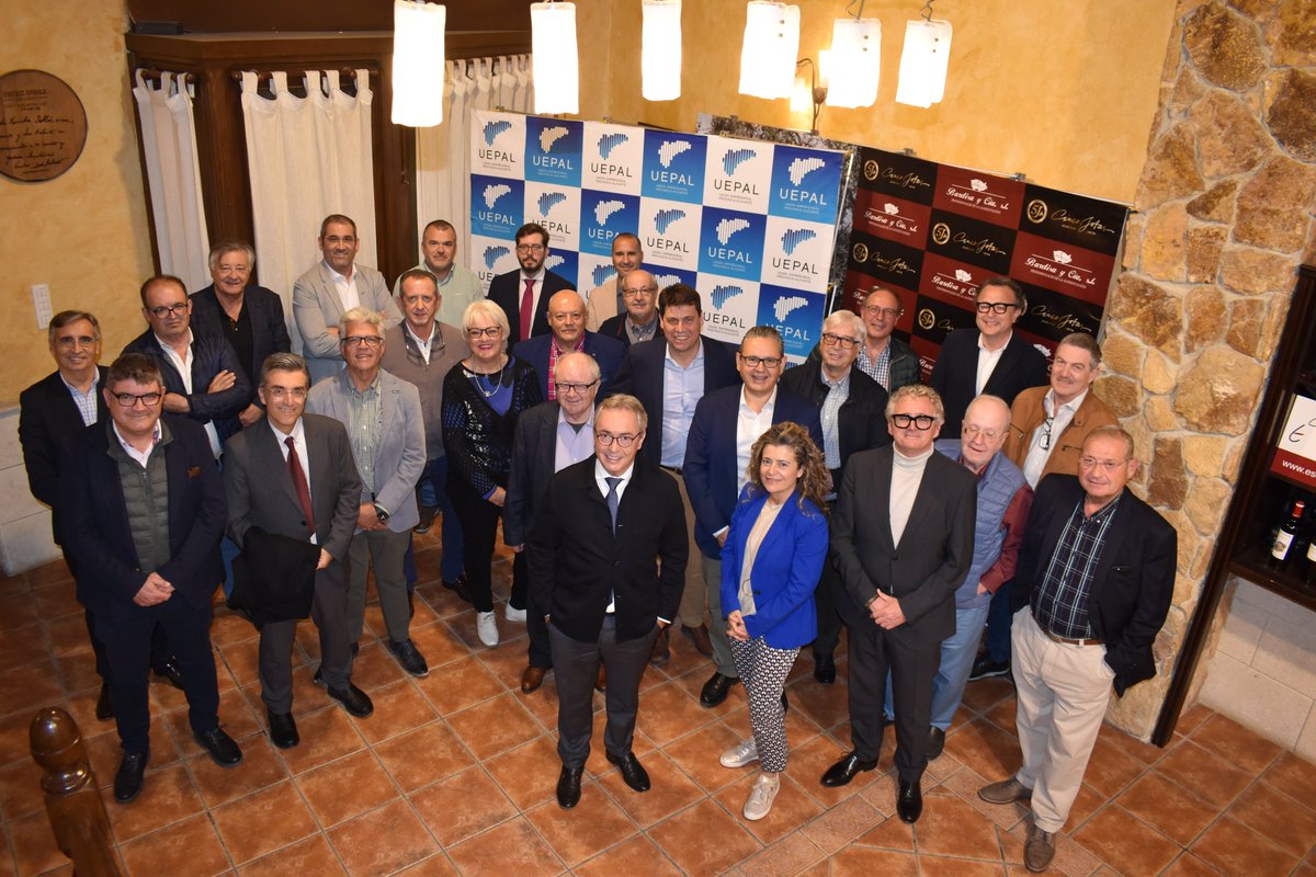 uepal_ALC's tweet photo. 🔷 Ayer celebramos nuestro Comité Ejecutivo y Junta Directiva en la Escuela de Catas de Alicante.
En esta reunión solicitamos al gobierno que acelere la redacción del Presupuesto General del Estado 2024 para que su prórroga no castigue más a la provincia de #Alicante.
#uepal https://t.co/H52K7N2umR