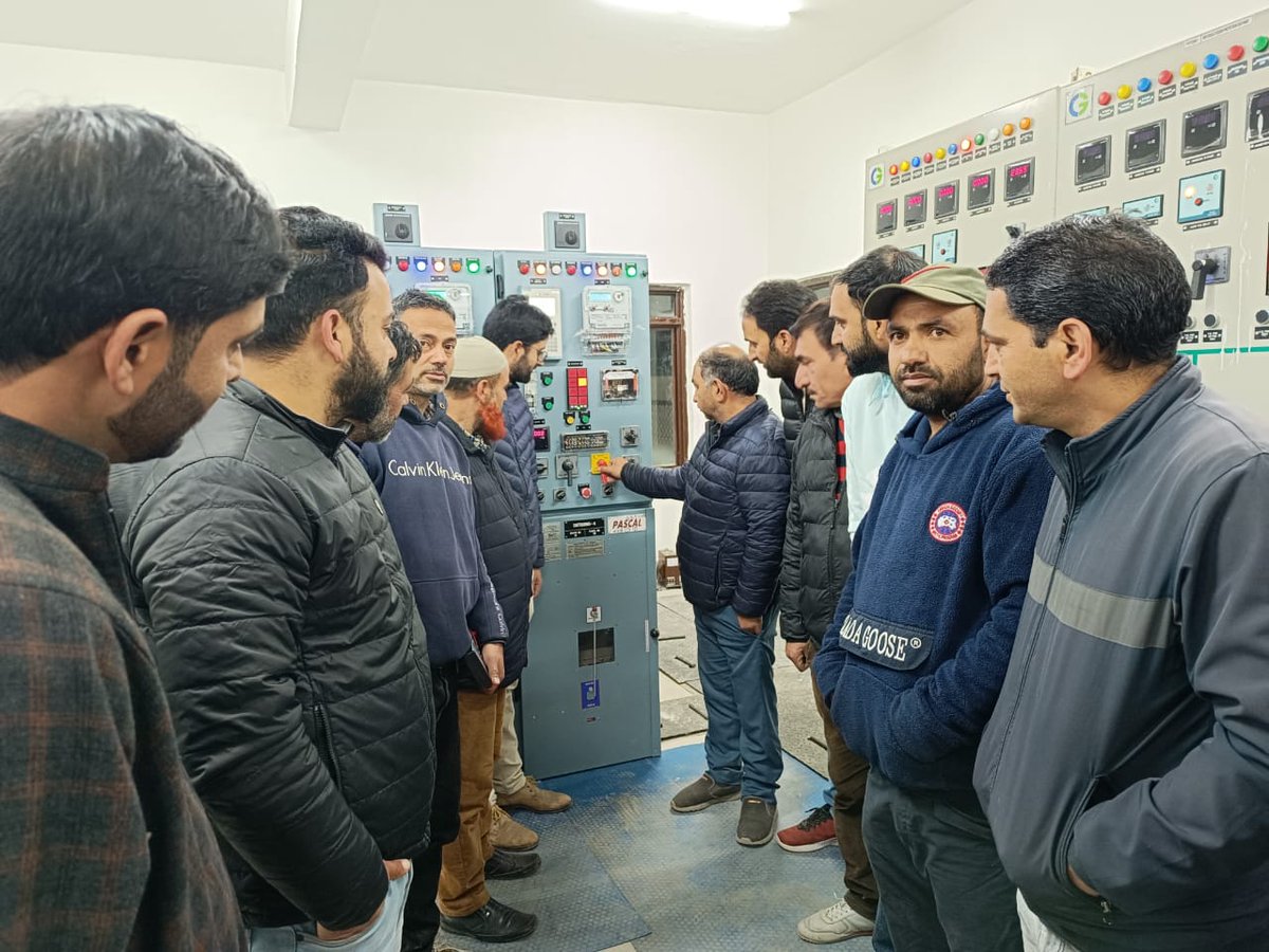 kpdcloffice's tweet photo. KPDCL is pleased to announce the commissioning of the newly constructed Receiving Station Aripal,Tral. 11kV feeders Satoora, Laam, and Naaristan are now operational and will serve our consumers in the surrounding areas. #ServiceAlways #KPDCLCares@diprjk https://t.co/ACfXghnP7r