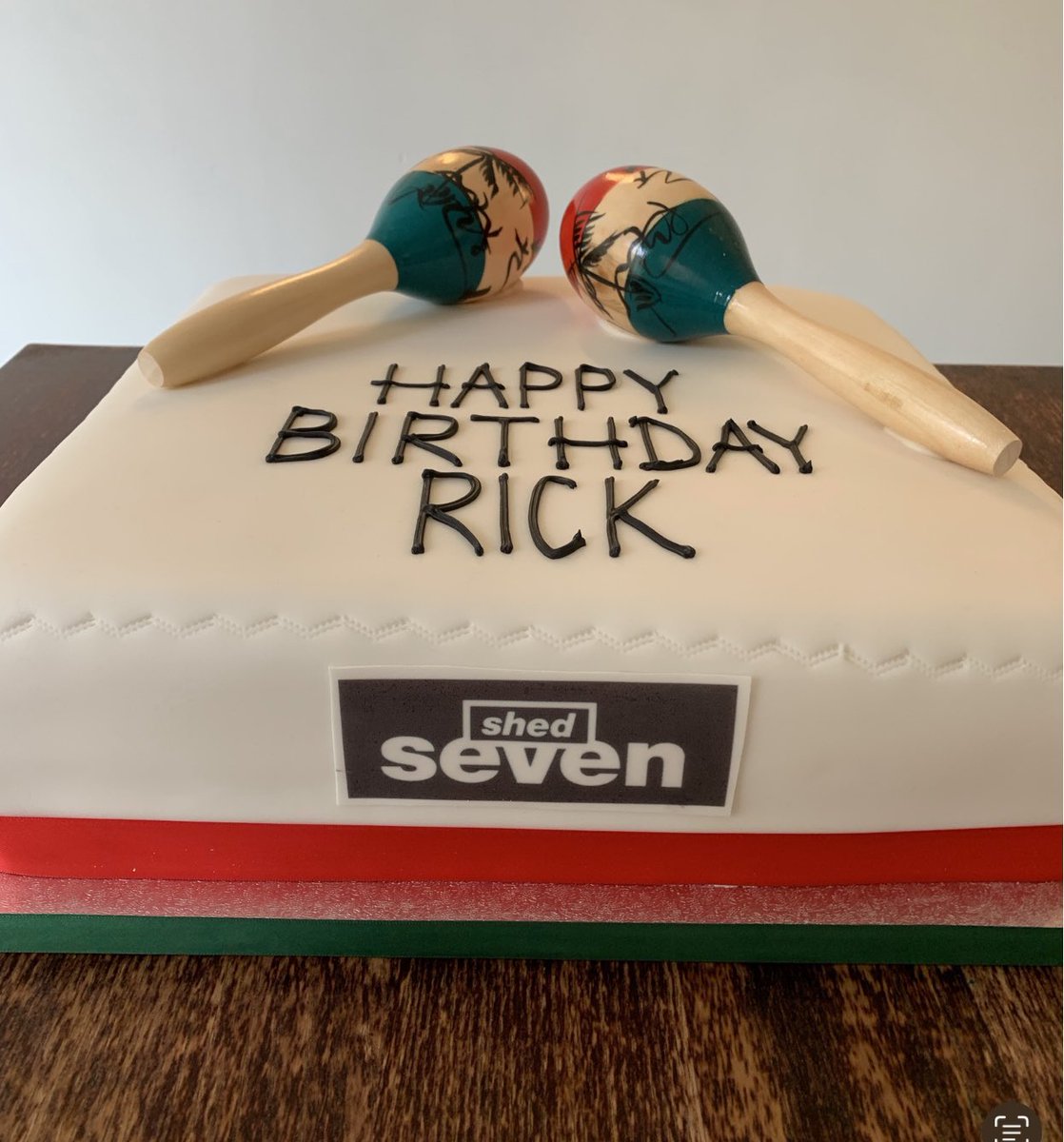 happycakesuk's tweet photo. Happy Birthday @Ricktw1tter @shedseven 🖤🖤🖤

#rickwitter #shedseven https://t.co/kRXuRKqU8J