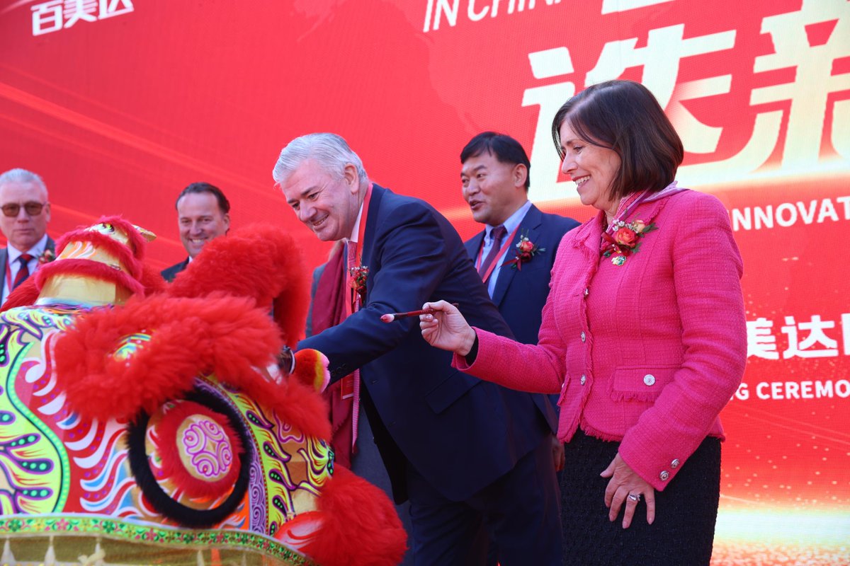 IrlEmbChina's tweet photo. Ambassador Derwin was delighted to attend the opening ceremony of Bimeda’s €25m manufacturing plant in Shijiazhuang, Hebei province. #Bimeda is an Irish family-run company which has evolved into a leading global manufacturer of animal health products and pharmaceuticals @Entirl https://t.co/EgWlgRMK08