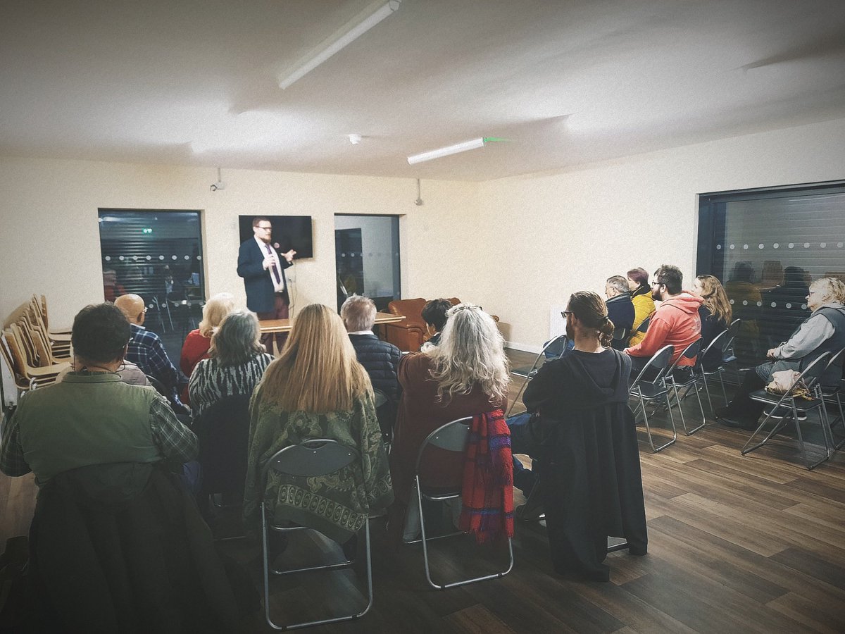 hccstonea's tweet photo. Delighted 2 host Matthew Routledge, &amp; 2 welcome friends old &amp; new.  Matthew spoke with authority on the incredibly complex man, that was Oliver Cromwell.  We are grateful 2 Matthew &amp; everyone that joined us.
#hccprojectscic #winterlectureseries #olivercromwell #fenlandhistory https://t.co/lEYdfKhLar