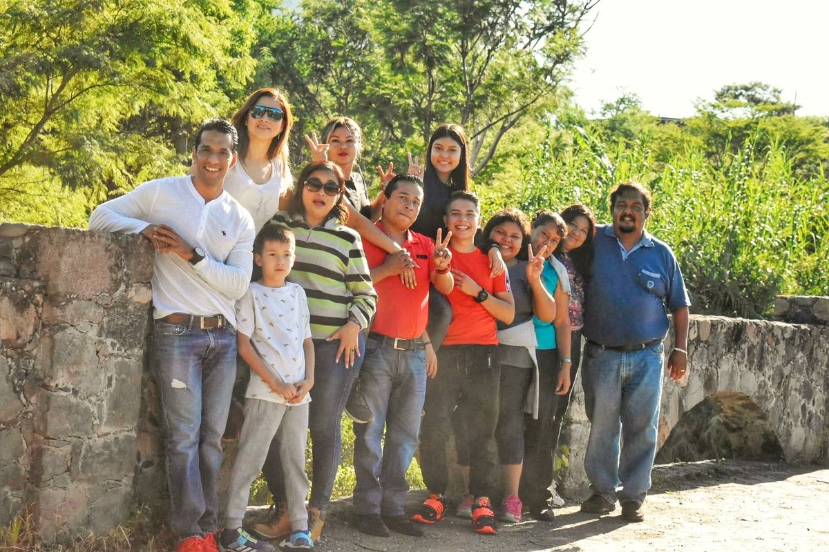 #LoBuenoDeTenerAmigos que te acompañan a disfrutar de un amanecer, <a href="/YODEBUENAS/">Miguel Barrientos Mx</a> <a href="/YoAmoLa99/">AmoLa99 💙🎶📻 #YoAmoLa99</a> <a href="/Guirnalda18/">🦋👑 Princesa bendecida 👑🦋</a> <a href="/UriosYadir5439/">Yadira Urios</a>