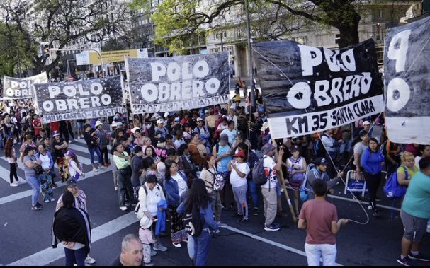 Marchan contra un gobierno que aún no asumió,  se dan cuenta?
Argentina,  no lo entenderías.