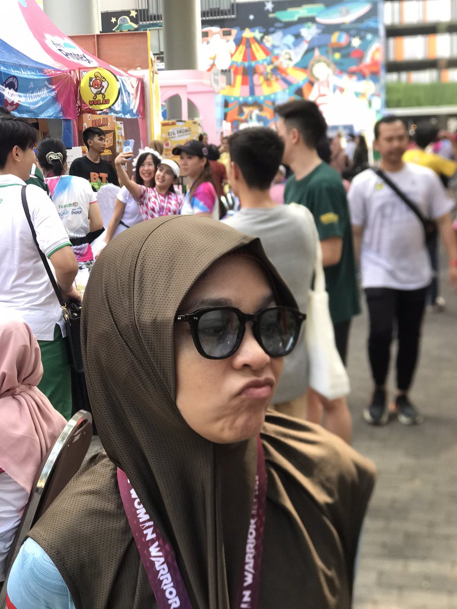 sunnyshvr's tweet photo. Dari Olahraga pagi-IKEA Kearifan Lokal-Ngambek bibir bimoli (Bibir Monyong 5 Centi) pun dijabaninya Ndud @dinedrn https://t.co/cr0wluNoGL
