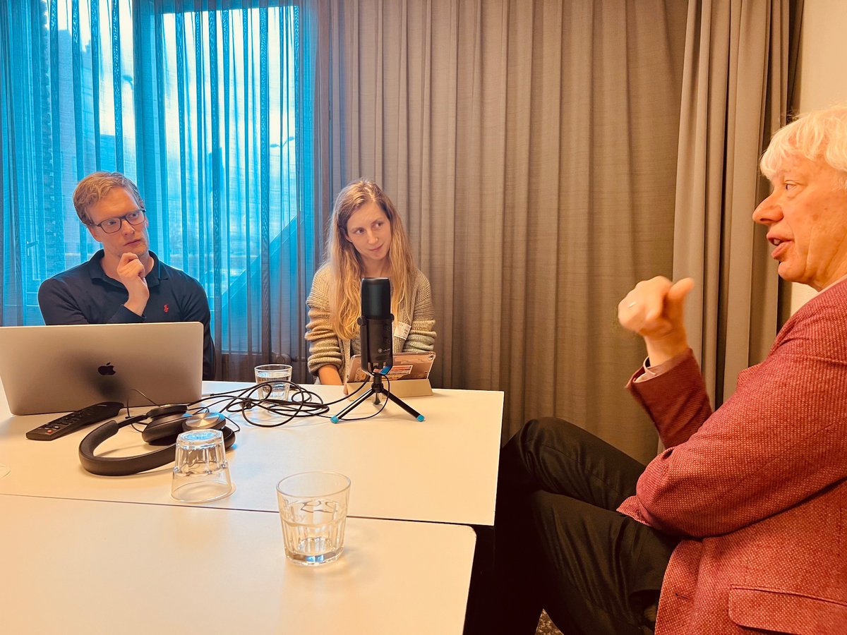 Een nieuwe opname in de maak voor OUDIO (open.spotify.com/show/1sgo0FHgd…)! Interview met Rob Kok over kwetsbaarheid bij oudere psychiatrische patiënten. <a href="/NedInternisten/">Nederlandse Internisten Vereniging</a> @geriaters