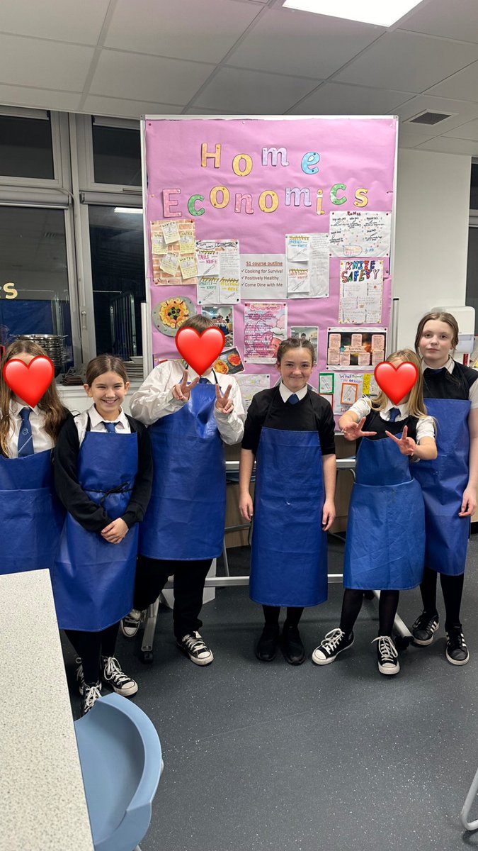 P7 open evening was a great success in the Home Economics department 👩🏼‍🍳 thank you to the amazing S1 helpers 🥳 <a href="/BoclairHE/">BoclairHomeEconomics</a> @BoclairAcademy