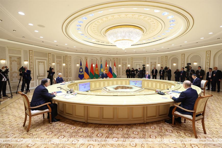 BelarusEmbDe's tweet photo. 🇧🇾 Präsident Alexander #Lukaschenko bei der Sitzung des Rates der Organisation des Vertrags über kollektive Sicherheit in #Minsk: #OVKS @CSTO_ODKB bleibt unverzichtbarer Bestandteil der eurasischen Sicherheit ➡️ https://t.co/wClPJPB7Ol https://t.co/F0W0AvOgQ7