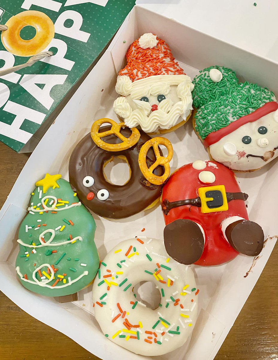 TheMarkMonta's tweet photo. My Kind of #christmas pair from @KrispyKremePH Holiday Donuts + Hot Santa Coca! <3 <3 <3
#SpotHappy #EveryoneIsAnOriginal #Donuts #KrispyKreme https://t.co/aZXIaAdJFQ