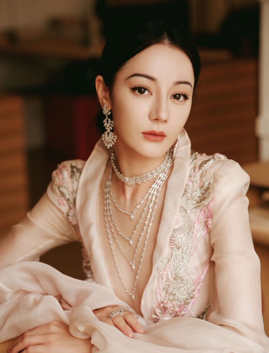 Apple_Mbr's tweet photo. อยากบอกว่า 31 แล้วไง สวยแซ่บมั้ยหล่ะ 🤣 ตอนเทอ 31 ก็ขอให้สวยได้เศษเล็บของเร่อปาก่อนนะแล้วค่อยมาคุย 😂😂 https://t.co/WFxN1fLXiO
