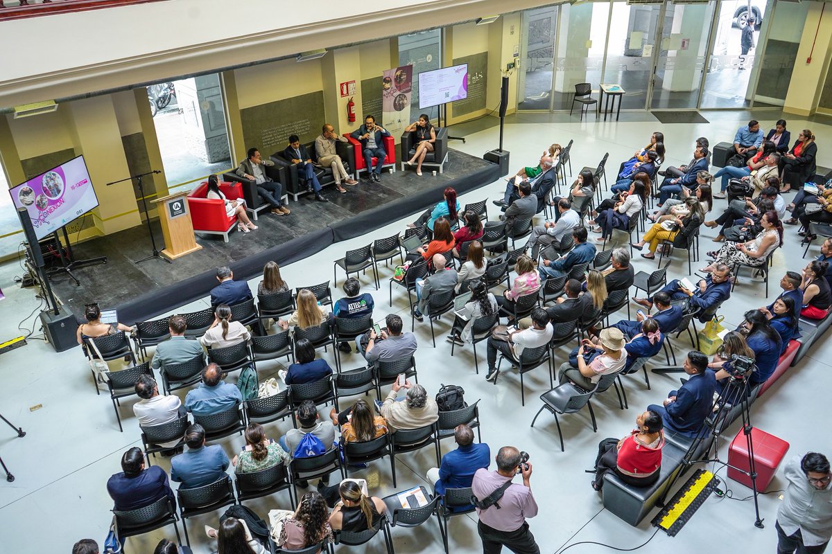 ReuvicEc's tweet photo. El pasado 16 y 17 de noviembre, la @uartesec fue sede del III Congreso Internacional de Vinculación con la Sociedad #Conexión2023, organizado por la Red Ecuatoriana Universitaria de Vinculación con la Sociedad #reuvic.
¡Calidad y pertinencia para transformar nuestra sociedad! https://t.co/BldbDlmd0g