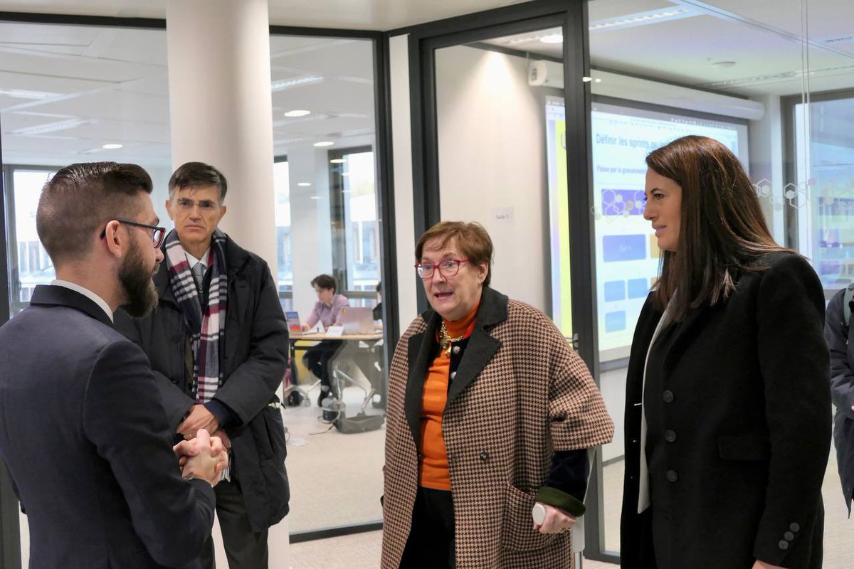 Avec <a href="/FdeMazieres/">François de Mazières</a> <a href="/SPiganeau/">Sylvie Piganeau</a> et <a href="/NGaulle/">Nathalie Marczak de Gaulle</a>, Marraine de l’Etablissement, à la rencontre des équipes d’<a href="/EcoleHexagone/">École Hexagone</a> qui forme les talents numériques de demain, notamment dans les secteurs de l’ #intelligenceartificielle et de la #Cybersécurité avec des cursus en prise directe avec