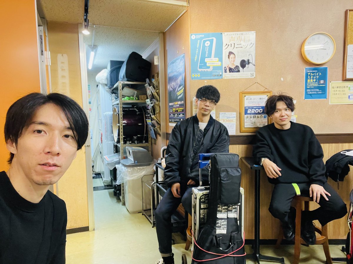 offset_4's tweet photo. 今日はベースが不在でしたが、スタジオ入ってきました♪
ひたすら曲作りのスタジオワークとなりました📝難しい！！！笑。 https://t.co/MeIgSkKmyT