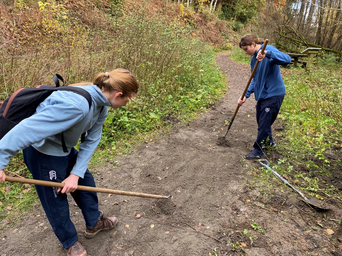 PKCTrust's tweet photo. Pupils from Glenalmond College have been lending us a  hand by volunteering their time during their Adventure Days! 👏
Classes worked with PKCT and Rangers from PKC's Community Greenspace Team on tasks at Kinnoull Hill, MacRosty Park and along the River Lednock.

#PKOffer https://t.co/V4OCQQ0WYU