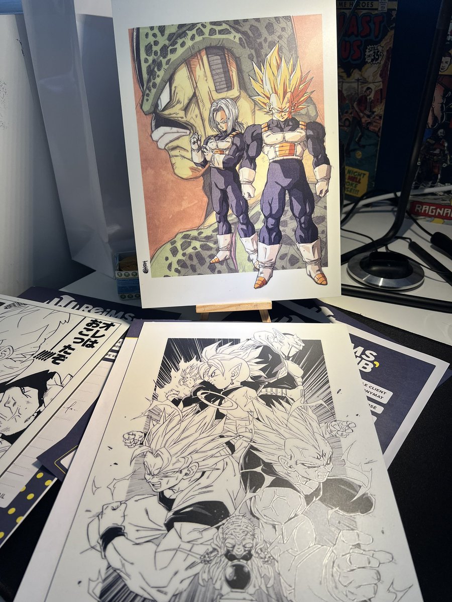 Comment ne pas penser tout les jours à <a href="/TomGraphisteDBZ/">TomGraphiste</a> avec ses magnifiques œuvres dbz mon bureau est bien décoré avec ses plaques.