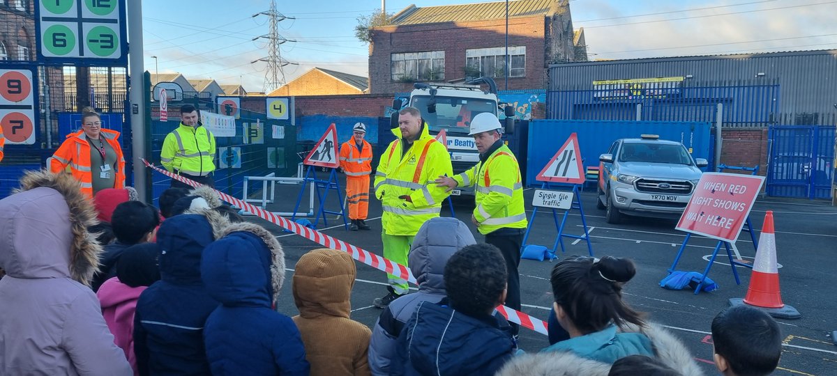 AdderleySchool's tweet photo. Wow, what a fantastic road safety week!
Lower Phase enjoyed a visit from HS2 and learnt how to stay safe out on the roads.
@balfourbeatty @HS2ltd @Brakecharity @BirminghamEdu
#RoadSafetyWeek
#Brake5 https://t.co/LpFbb4j0EV