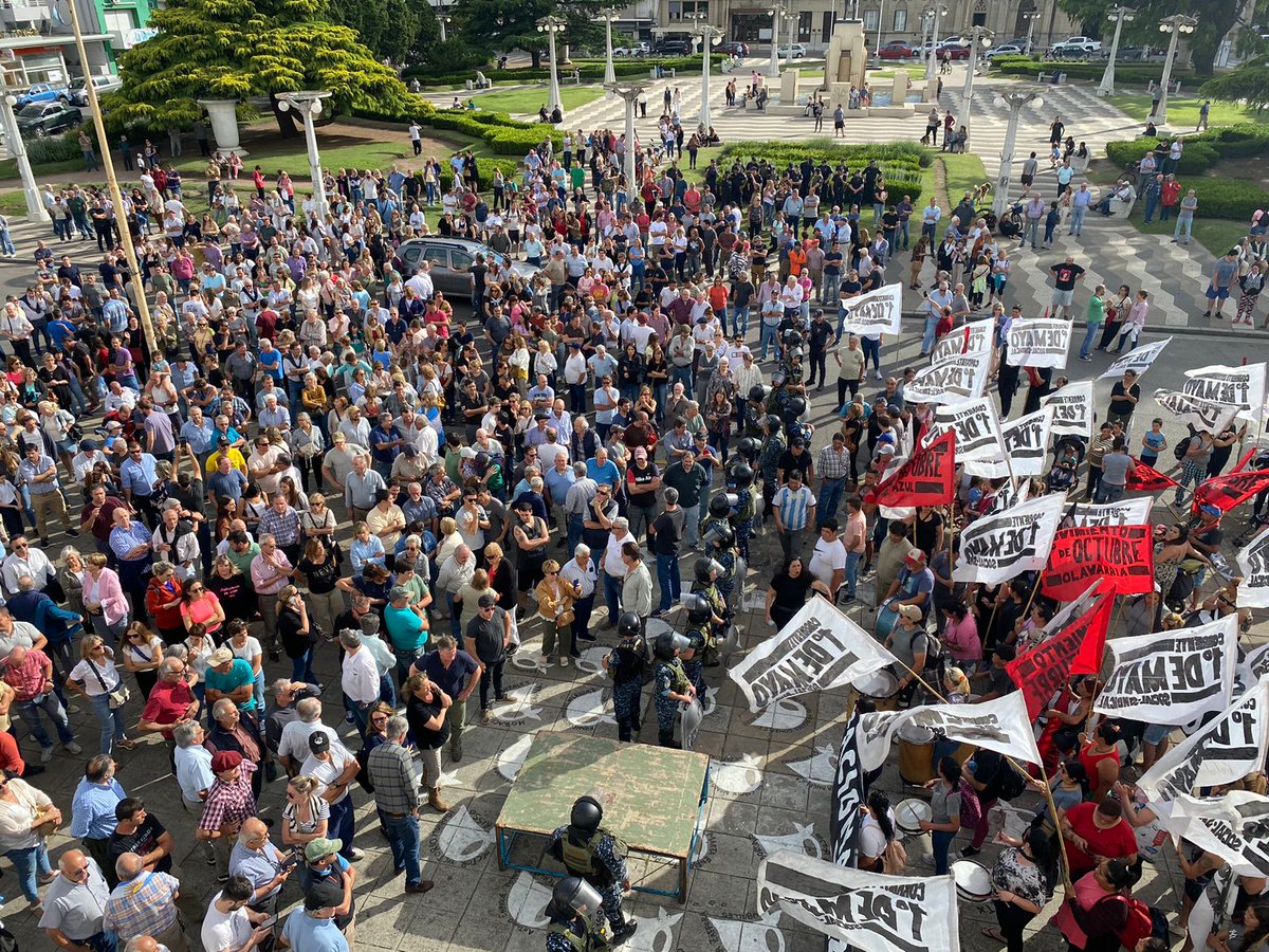 Nuestra Institución junto al CEDA (Centro Empresario de Azul), continuamos trabajando juntos y EN CONTRA del "IMPUESTAZO" que afecta a toda la comunidad y al sector productivo del partido de Azul. 

No bajemos los brazos!