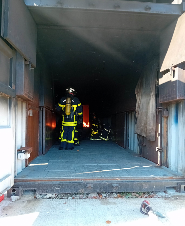 🔥 L'EDSP du SDIS-90 a eu le plaisir d'accueillir ce matin sur son plateau technique 3⃣ camarades de l'école départementale du Service d'incendie et de secours du Bas-Rhin - SIS 67 dans le cadre d’un partage d'expérience sur caisson feu réel JDVH du SDIS-90. #SIS67 #SDIS90 #JDVH