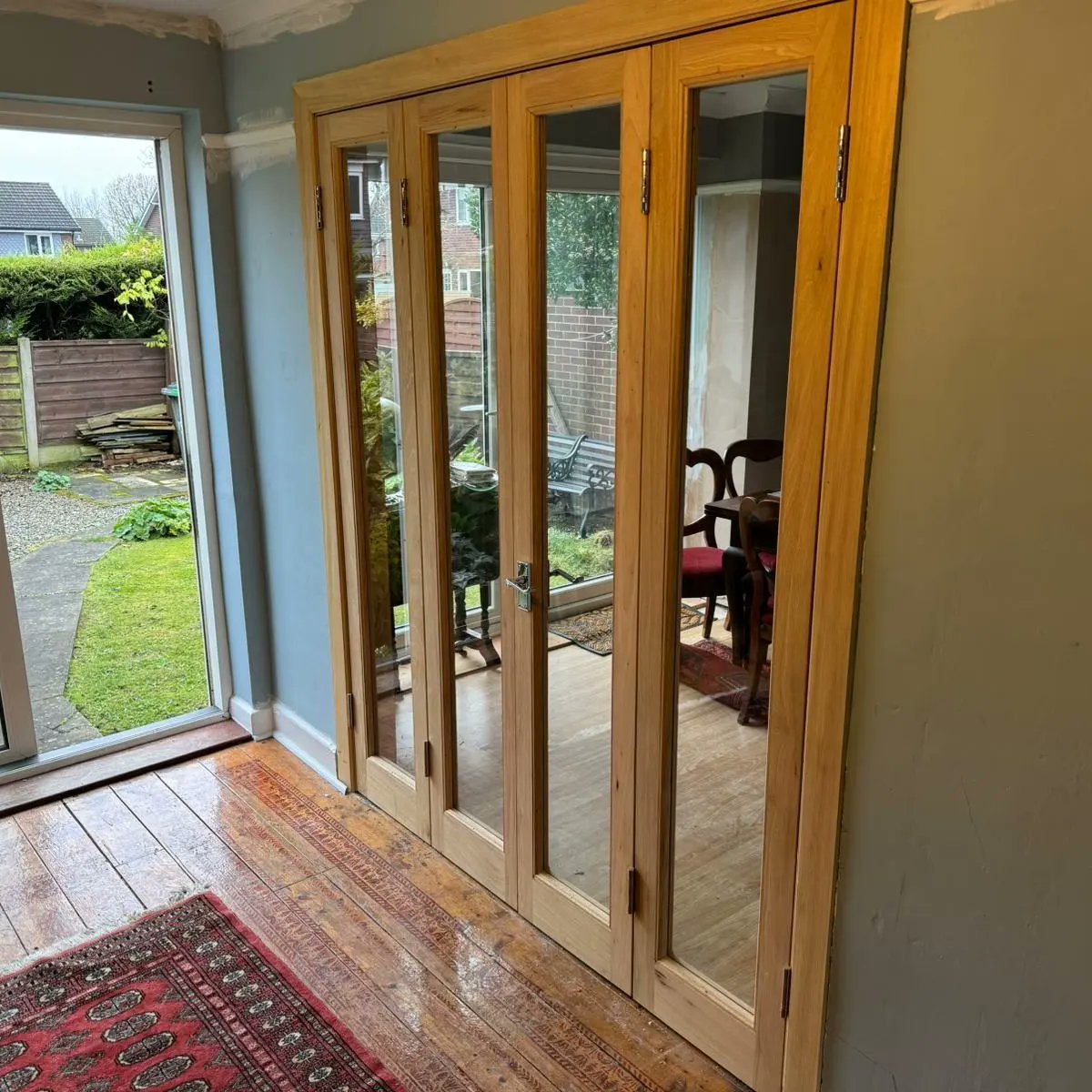 A set of iroko bi-folding internal doors 🚪 

#joinery #manufacturing #joinery manufactures #bespoke #construction #custommade