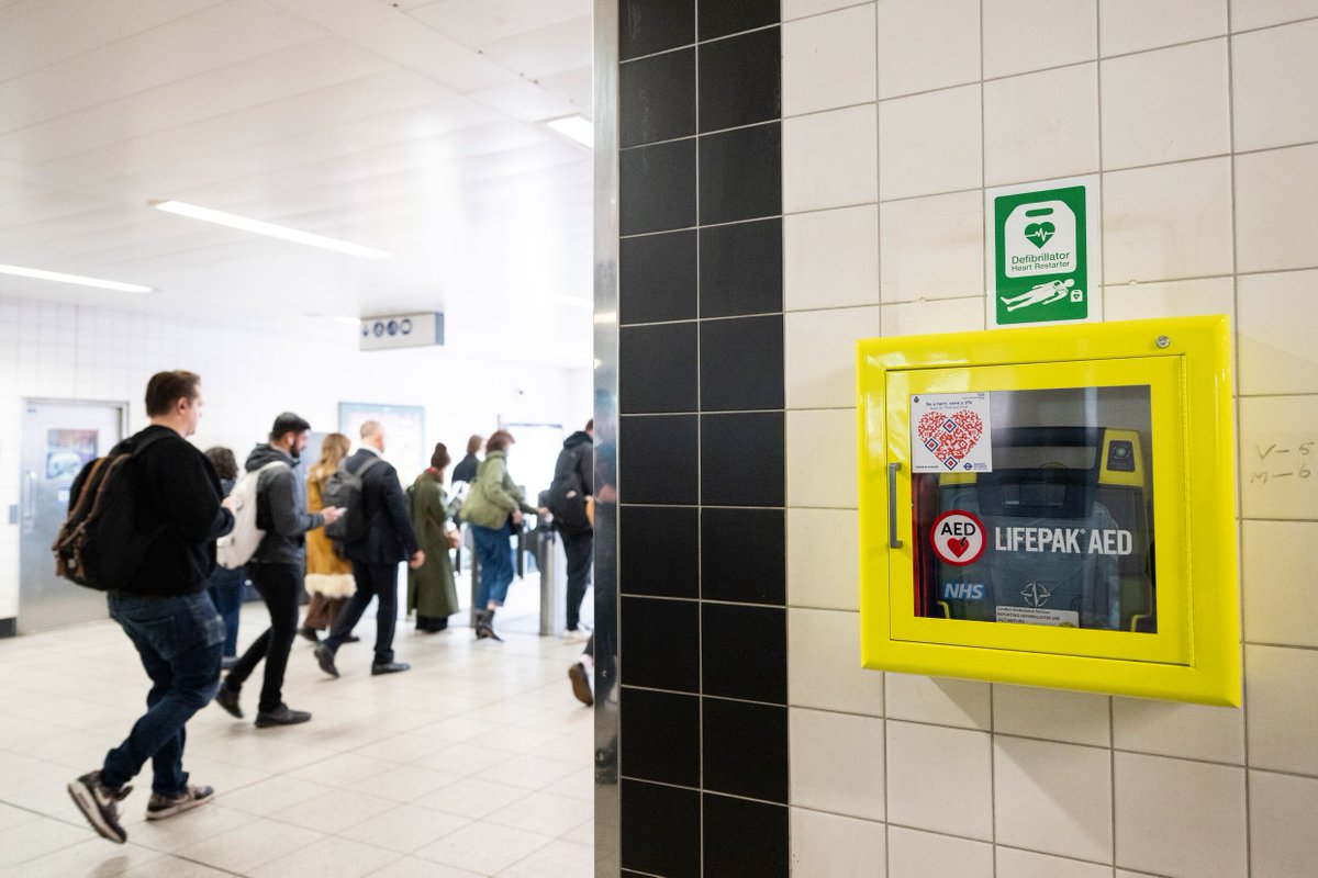 How confident would you feel using a defibrillator on someone? @MayorofLondon, @TfL & @Ldn_Ambulance have increased the number of defibrillators across London. Take our @LDN_talk survey and learn more about training available: london.gov.uk/talk-london/to… #LondonLifesavers