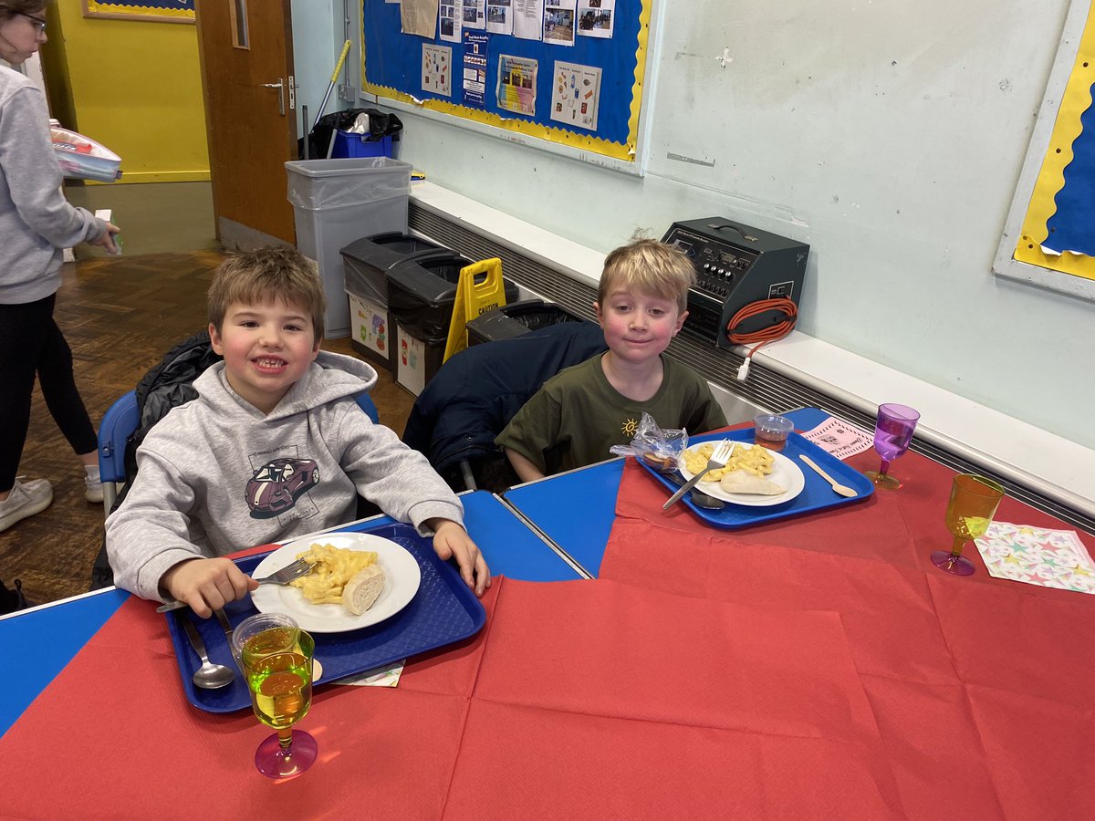 WallacestonePS's tweet photo. The Dinner Hall of Fame table was full again today. These are children who have shown wonderful manners and acts of kindness/helpfulness in the dinner and packed lunch halls this week. Well done everyone. (Sorry for missing a photo of you Jamie S and Cameron Da)! https://t.co/Y9b2YaBeZT