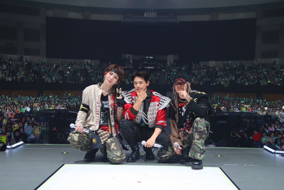 kantem17's tweet photo. 幸せチャージ💎✨
アプグレ最高！素敵空間すぎた〜
こんなにずっと肉眼で近くで見れる席がくるなんて…感謝でしかない！
久しぶりのSHINee楽しすぎた🥰
推しにもボード見てもらえて微笑んでもらえて当分思い出すだけで頑張れそう🥹💕
1000年ずっとそばにいます🫶
#SHINee_WORLD_VI https://t.co/vT6PoVm1jI
