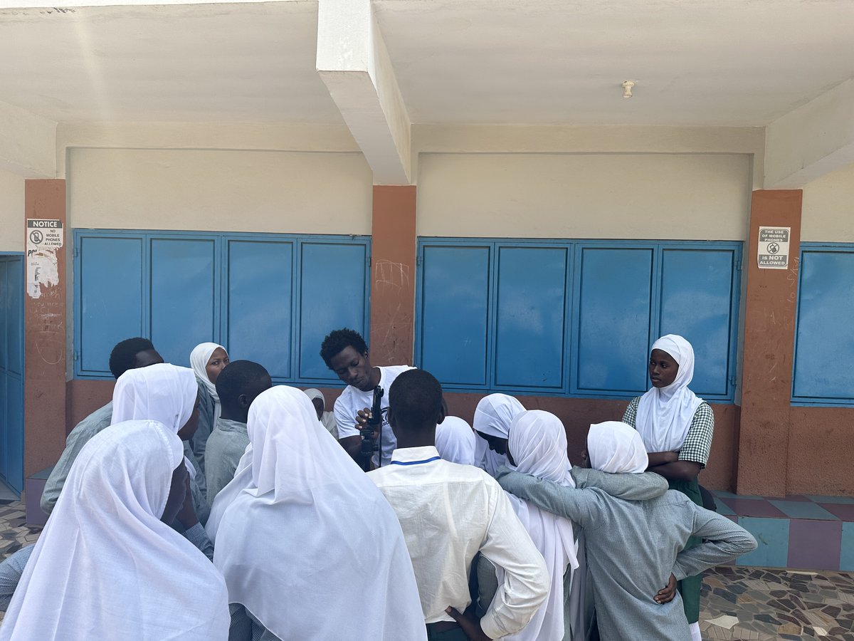 The #GambiaOceanHeroes team used participatory methods to encourage students in Latrikunda Sabiji to become #citizenscientists. Students learned about the #marine #ecosystem and environmental monitoring techniques in the aquatic and terrestrial environments.