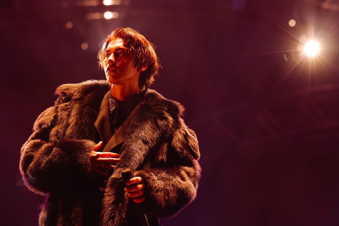 หล่อปัง ออร่ามาเต็ม! หนุ่ม ไบร์ท-วชิรวิชญ์ ขึ้นร่วมสเตจโชว์ สุดพิเศษแบบจัดเต็มบนเวทีงาน MTV VMAJ 2023 ในวันนี้ ด้วยเพลง “Who am I” ทำเอาทั้งแฟน ๆ ในฮอลล์และแฟน ๆ ที่เกาะขอบจอรอให้กำลังใจ ต้องกรี๊ดสนั่นไปตาม ๆ กัน❤️‍🔥

#bbrightvc #VMAJ2023xBRIGHT #VMAJ2023 #MTVJapan #ไบร์ทวชิรวิชญ์