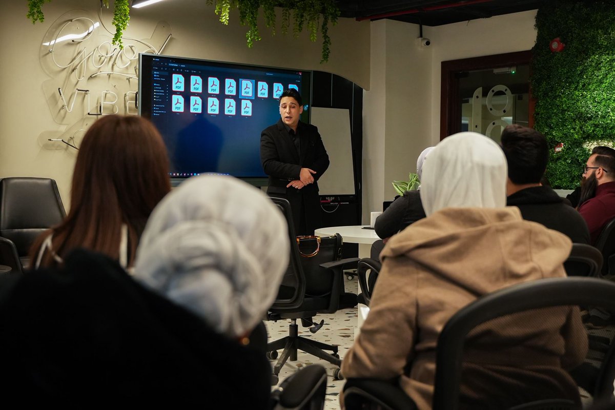 31_agency's tweet image. We would like to congratulate our students on completing and graduating from the Graphic Design Course. Today they had the chance to discuss their projects with both Mr. Al Karmi and Dr. Noha Al-Basyouni. We wish everyone the best of luck!

#31_agency #graphicdesigncourse