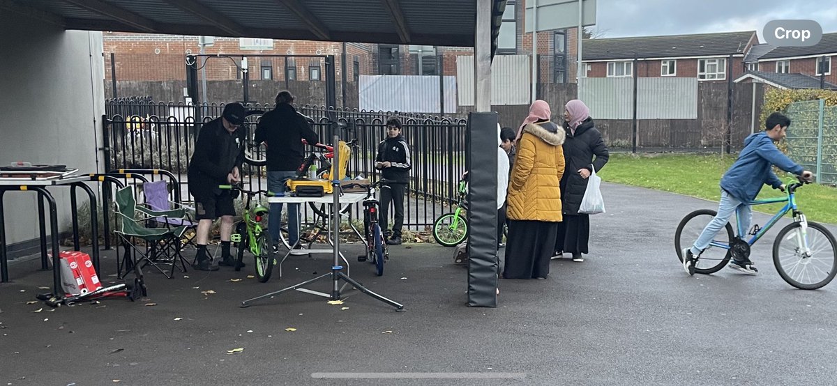 JenWildgoose's tweet photo. Thank you to the bike doctors, who checked our bikes were winter ready, with their free bike maintenance checks, as part of #roadsafetyweek @ceracycloan https://t.co/1OyP4iZd0t
