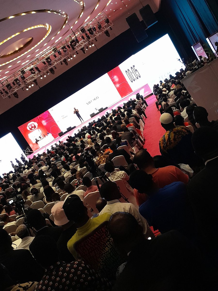 witty_welz's tweet photo. People are building mehn! #Zackathon https://t.co/cHbzKJA70l